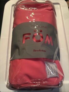 Brookstone Pink FÖM Plush Throw